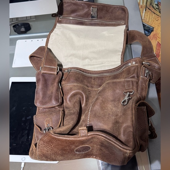 🌟HOST PICK🌟 Vintage ROOTS Milano Tribe Messenger / Laptop  Shoulder Bag✨ - Picture 7 of 16